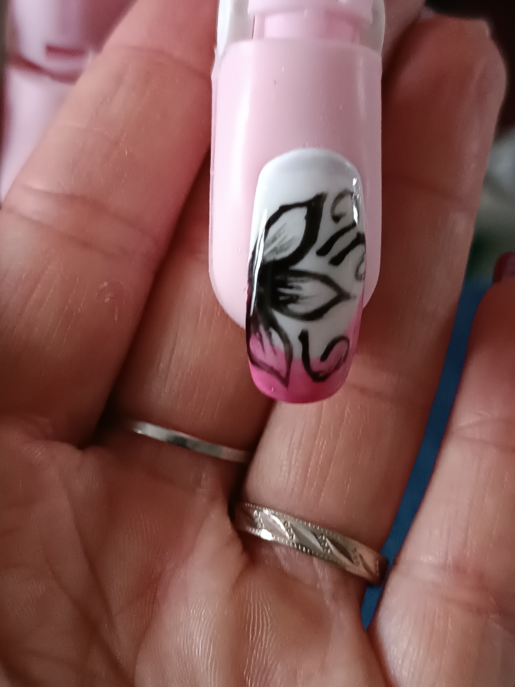 Nail art élégant réalisé à domicile