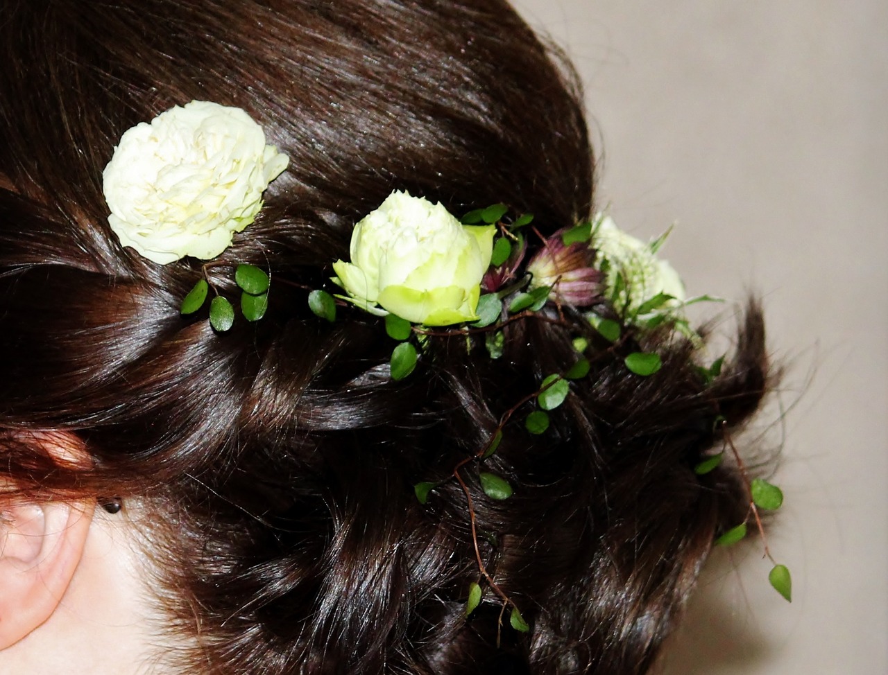 Coiffure de mariage réalisée par Émilie